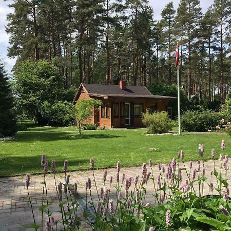 Forest House With Outdoor Hot Tub Jurmala Exterior photo