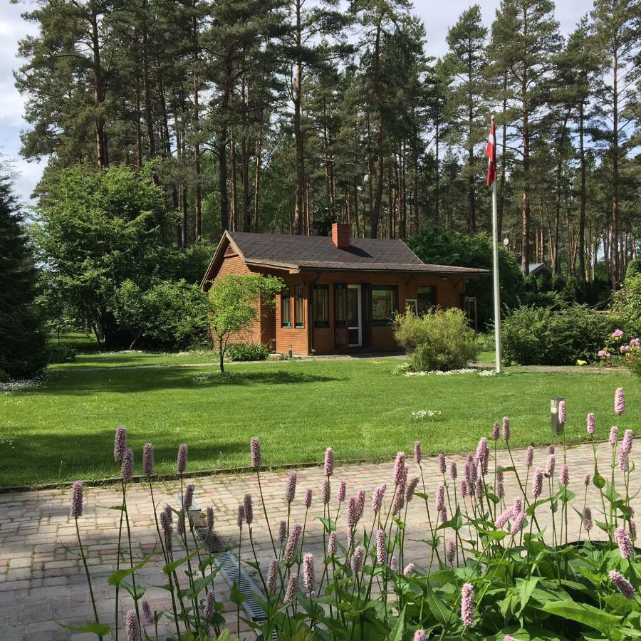 Forest House With Outdoor Hot Tub Jurmala Exterior photo